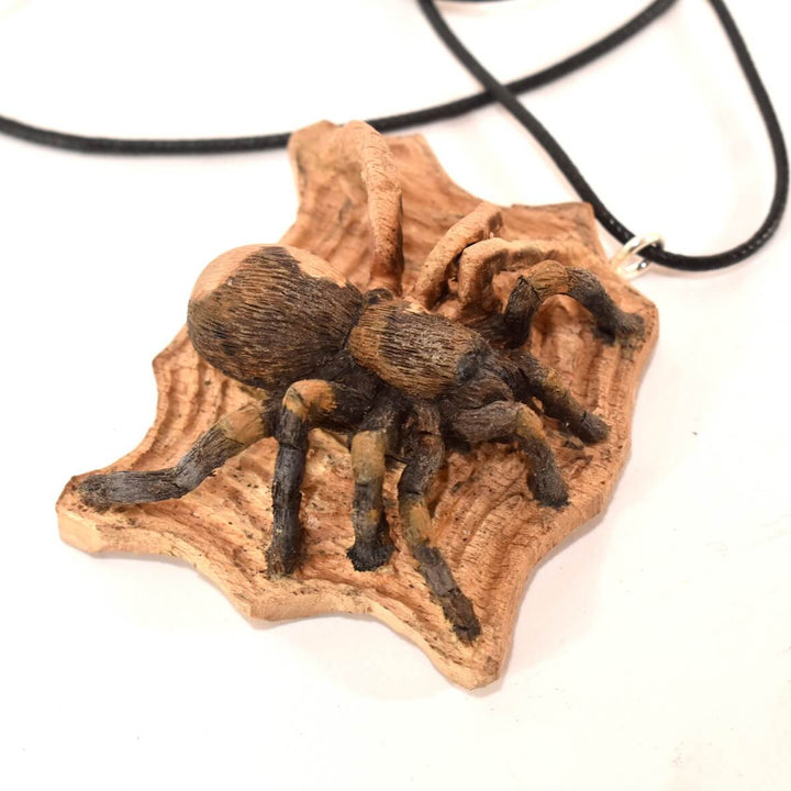 collana ragno tarantola in legno