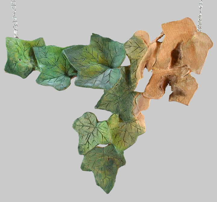 collana in legno foglie di edera