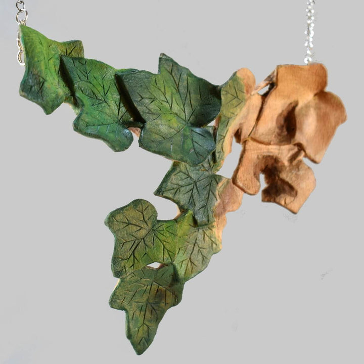 wooden ivy leaves necklace
